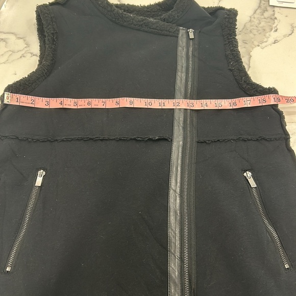 Atmosphere Full Front and Sise Pocket Zipper Long‎ Vest. Size 6(914) - Picture 11 of 15